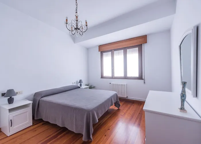Luminoso apartamento reformado en villa termal