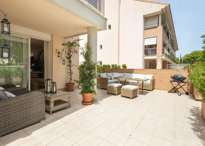 Golden Gardens, Ground Floor Apartment With Large Terrace, Smart Tv, Fibre Internet, Parking