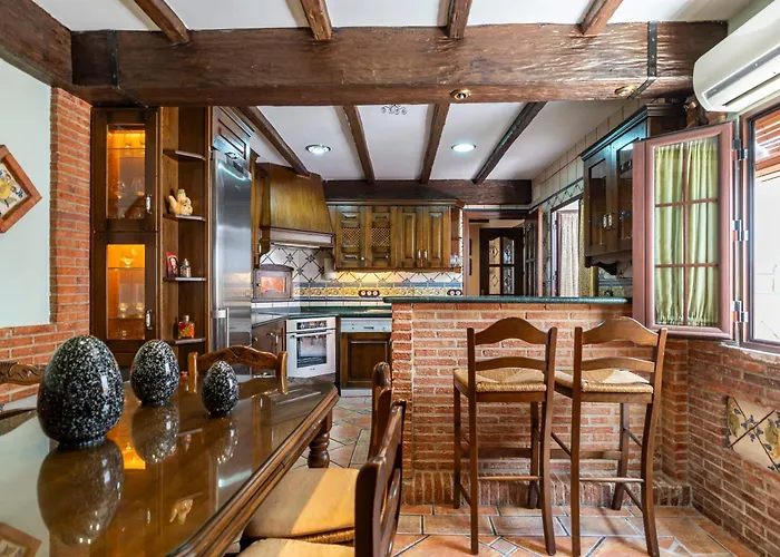 Casa con patio y terraza en Barrio histórico de la Villa, junto al Adarve