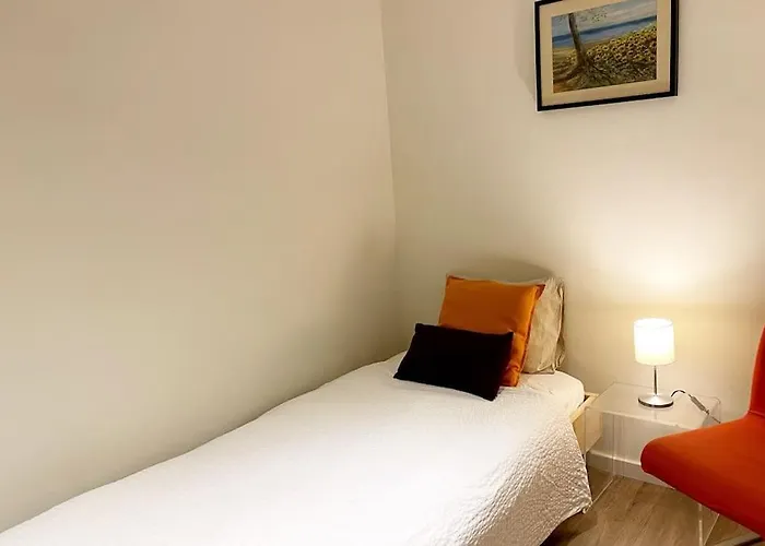 Bright Airy Family Style 7 Min Walk To Beach