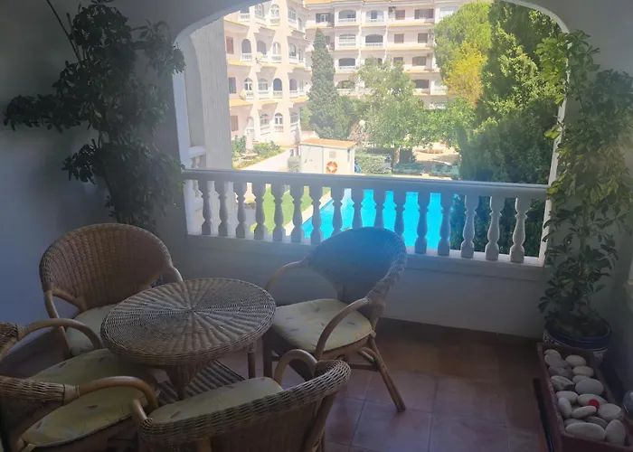 Nice And Cozy Flat With Pool Next To The Beach