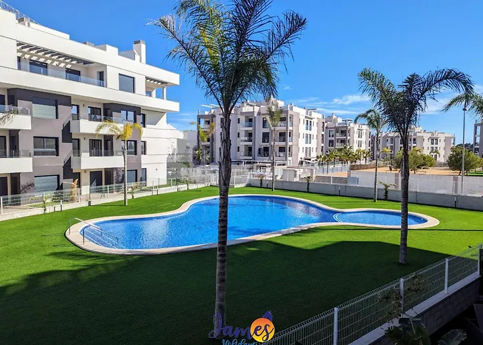 Modern 2 Bed Apt With Com Pool Vm52