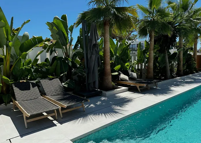 Marbella Bliss - Serenity 4-Bedroom Villa With Exclisive Heated Private Pool & Jacuzzi, Tropical Garden, Marbesa - Steps From The Cabopino Beach