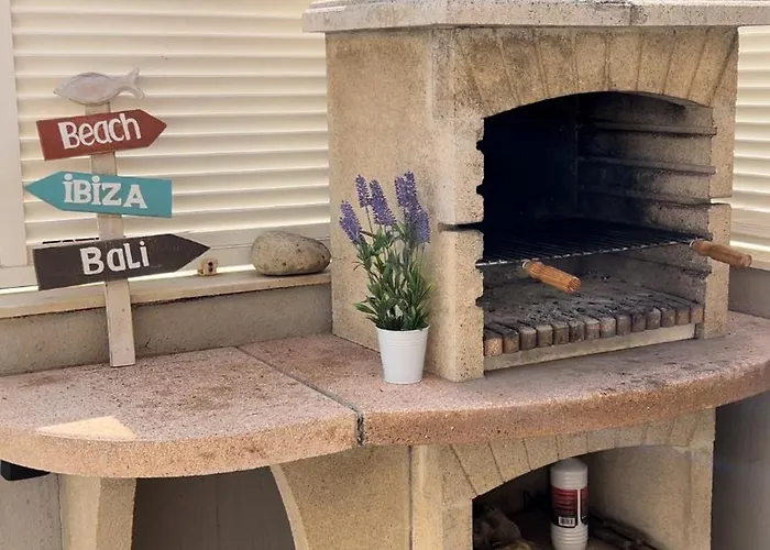 La Mota Beach House With Pool & Bbq