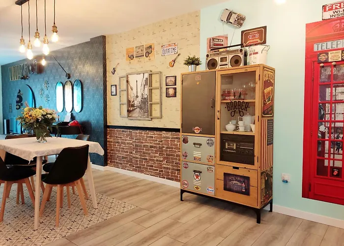 80S Loft Vintage 15' Malaga Airport Free Guest Parking