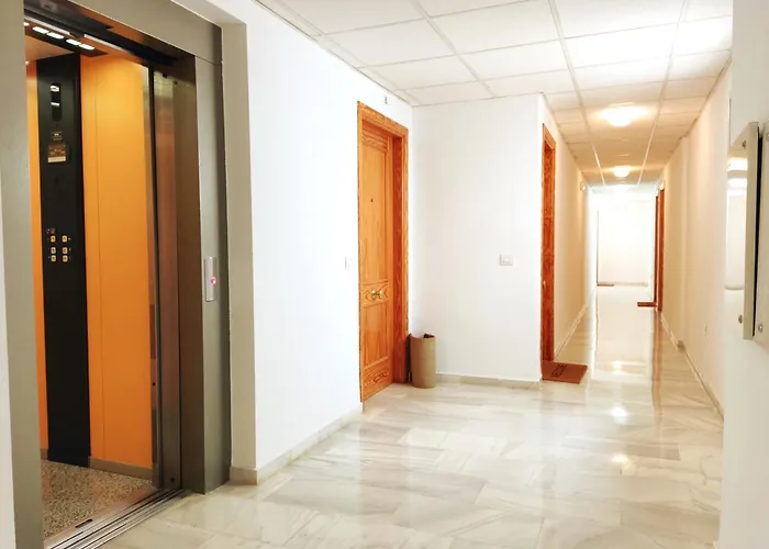 80S Loft Vintage 15' Malaga Airport Free Guest Parking