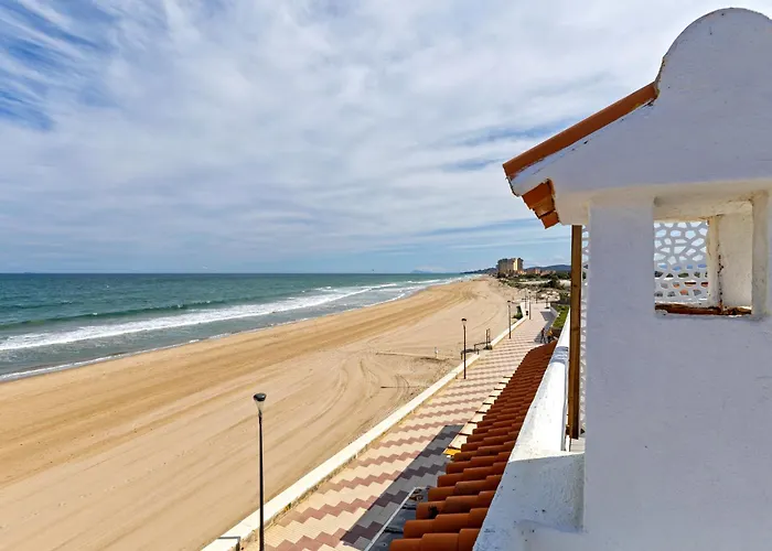 Vidamalu - Beachfront Apartment With Terrace