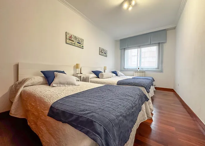 Apartamento completo, amplio, muy iluminado y con plaza de garaje incluida.