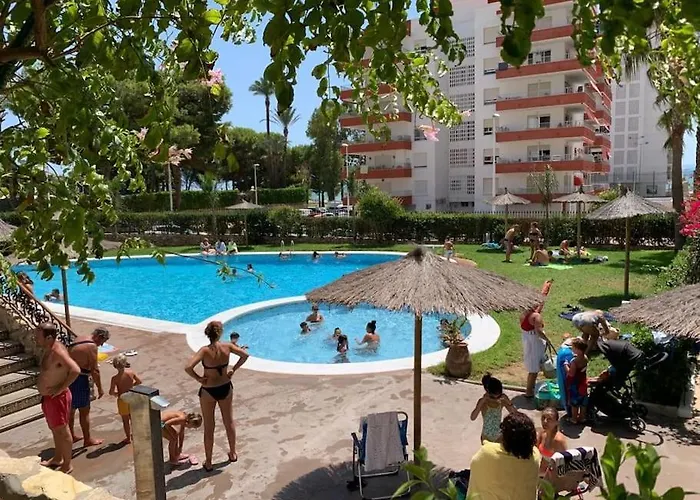 Estupendo apartamento con piscina y vistas al mar