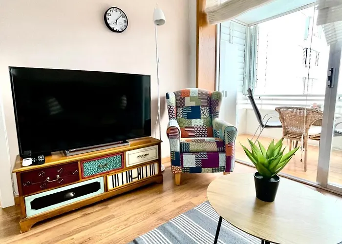 LA MER BLEUE, Boutique Apartament with free parking, full equipped in Fenals Beach