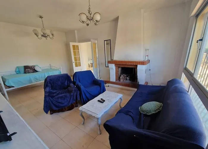 Large Chalet 5 Min Walk To Beach