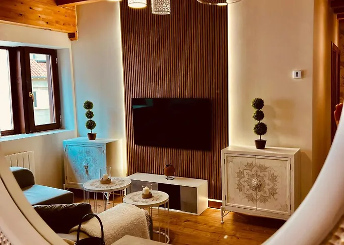El Capricho de Claudia_ Apartamentos Burgos Catedral