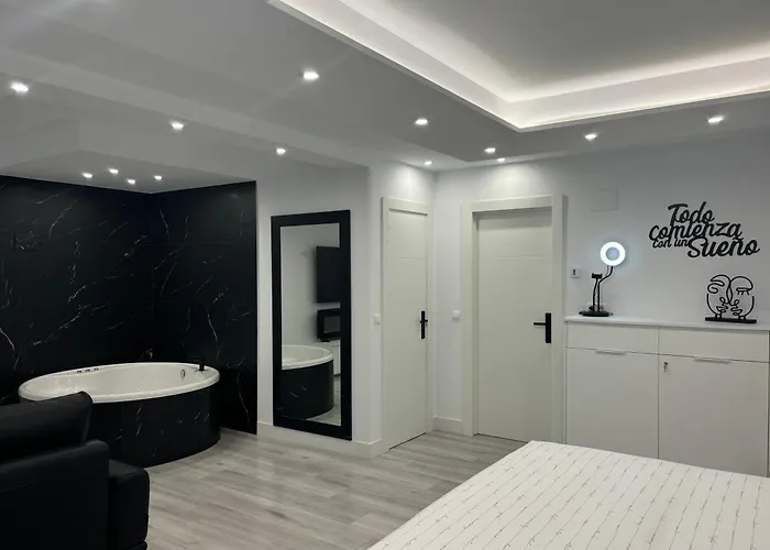 Black&White Suite Castro Urdiales