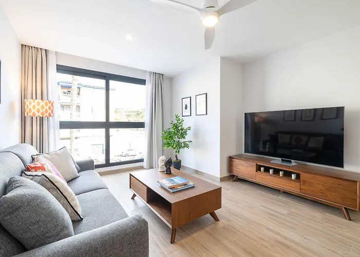 Beach And Golf At Modern Apartment