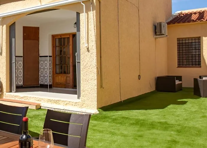 Bungalow moderno con terraza privada y BBQ a 5 min de la playa