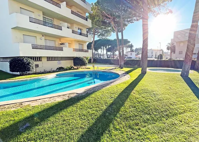 Apartamento En La Escala Con Piscina Y Parking