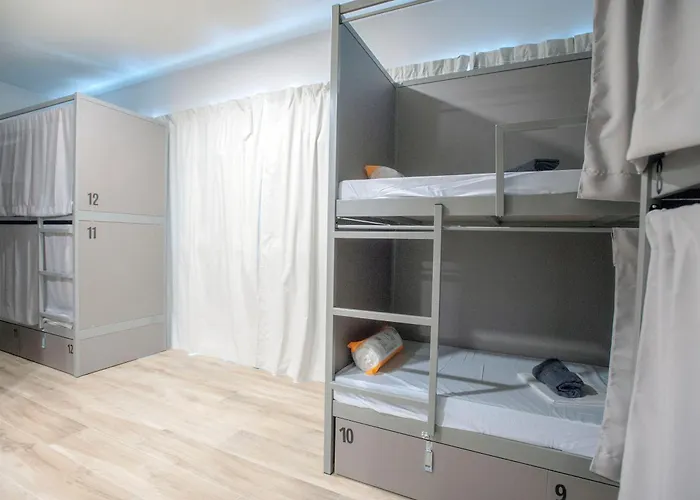 Hostel Dos Estaciones - Albergue Juvenil - FREE towels, coffee&tea, remote check-in