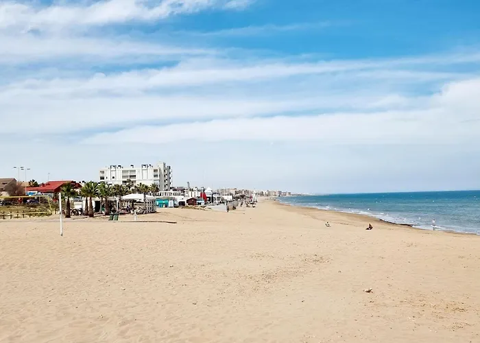 Bungalow With Stunning Sea Views, Just One Street From The Beach