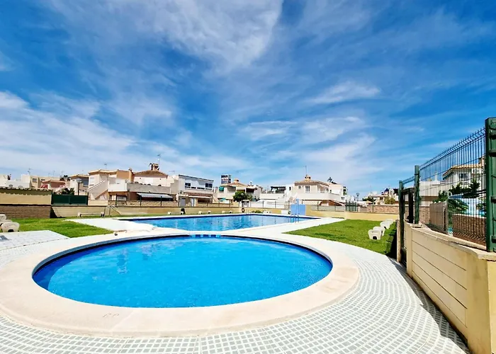 Elegant Bungalow Just 7 Minutes From The Beaches Of Torrevieja