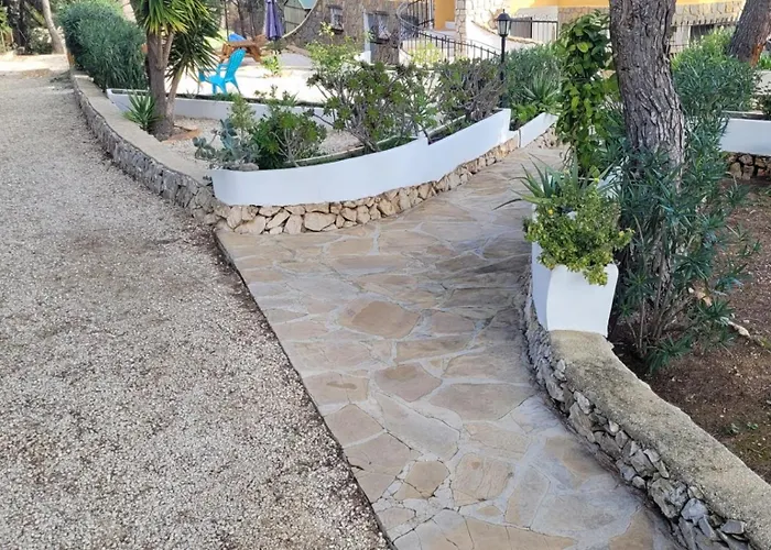 Casa Caledonia - Appartement dans villa avec jardin arboré et piscine à 500 M de la mer