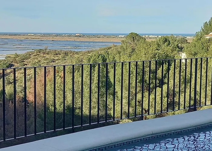 Maison avec logement indépendant piscine privée et vue mer