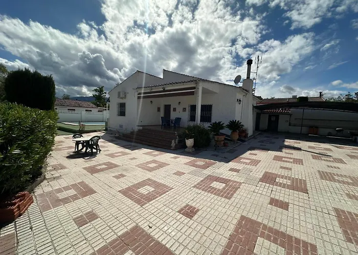Chalet independiente en zona residencial rural con piscina privada