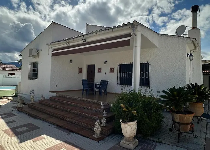 Chalet independiente en zona residencial rural con piscina privada