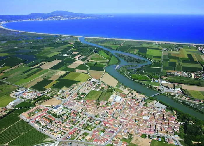 Superb Villa Near Sandy Beach Sant Pere Pescador, Amfora 64