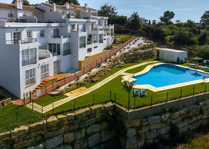 Sun-Soaked Home - Panoramic Sea View, Pool, Parking