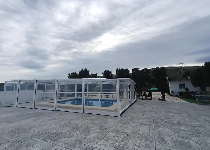Casa rural con piscina climatizada y barbacoa a 10 km de Alicante y playas, 3000 m2 de terreno