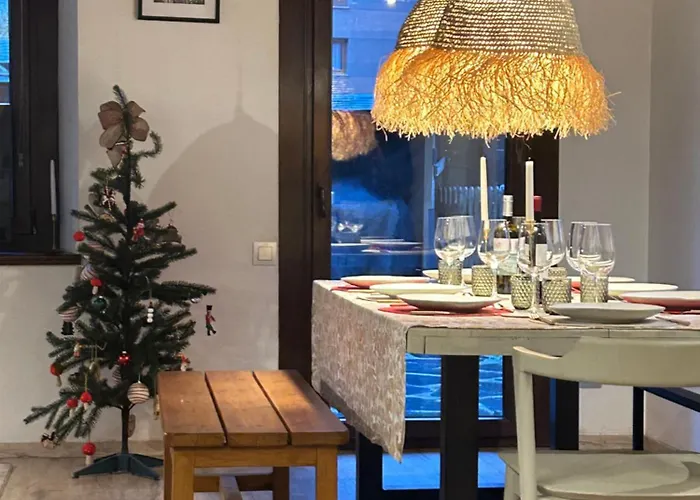 Chalet con encanto Jardín y Parking Privado