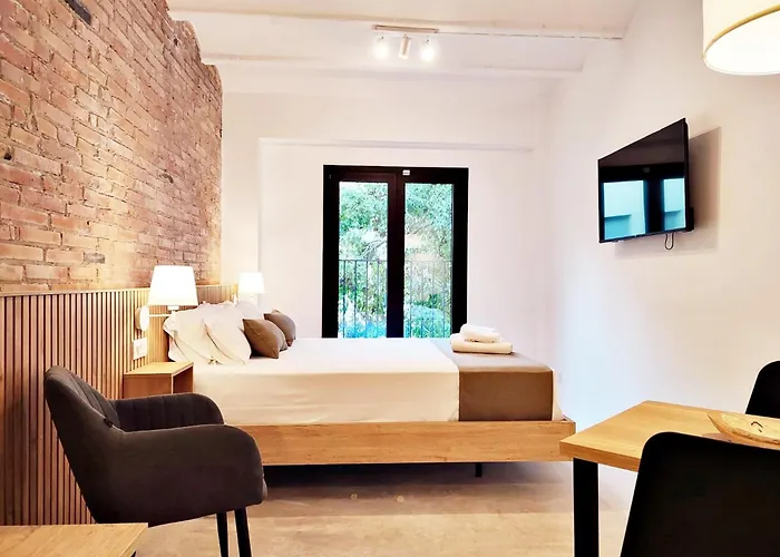 Ariqus Fira Apartments