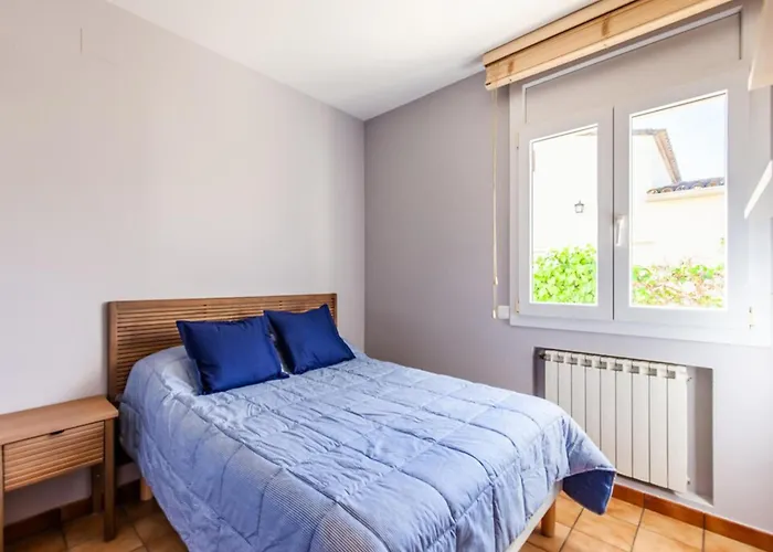 03 Wonderful Holiday Home Near The Beach In Sant Pere Pescador