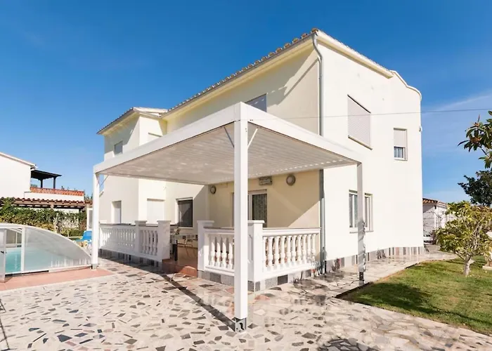 Villa Espaciosa Cerca De La Playa De Sant Pere Pescador