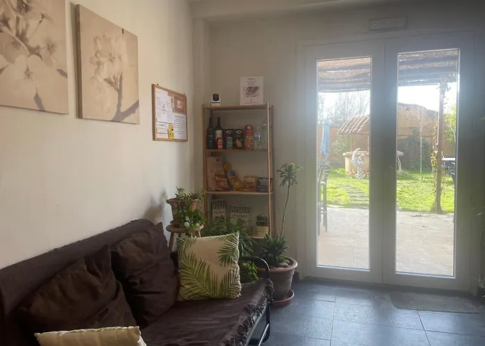 Las Hadas Albergue -solo para Peregrinos - Vegano -Bar