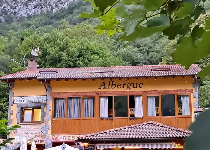 Albergue de Caín El Diablo de la peña