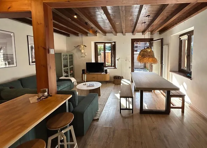 Chalet con encanto Jardín y Parking Privado