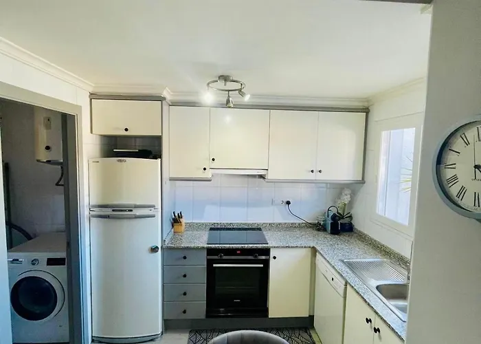 Modern 2 Bedroom Apartment 5Mins From Golf Course