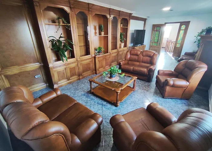 Preciosa villa para grupos grandes con piscina y BBQ