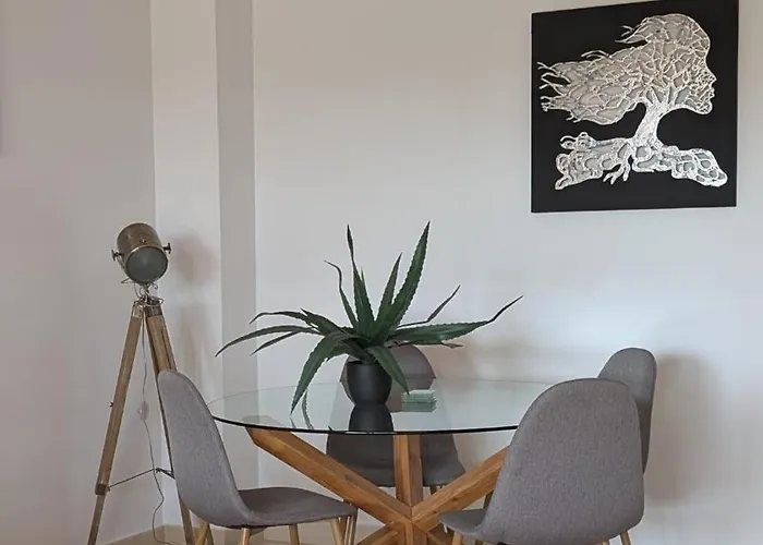 Luxury Large 2 Bedroom Apartment 10 Min Walk To Villamartin Plaza
