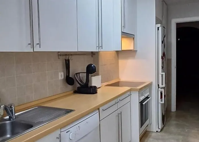Apartamento de tres dormitorios muy espacioso con jardines y piscinas