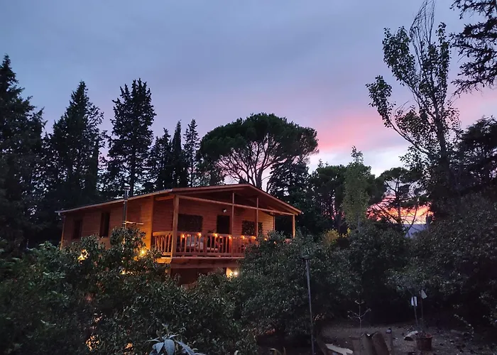 Preciosa cabaña con jardín y barbacoa