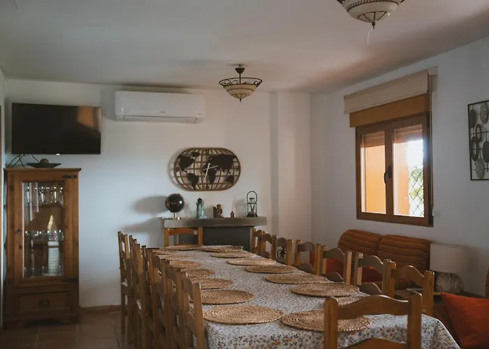 'El Mirador de Sotillo', un Oasis de Confort con Piscina y Jacuzzis