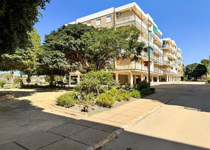 Large Apartment Near The Sea