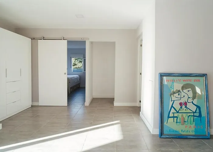 Charming New Beachside House Up To 8 Beds!