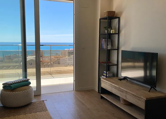 Modern Penthouse - Sea View & Private Rooftop