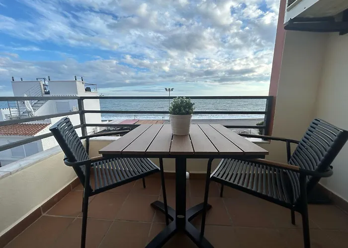 Maravilloso apartamento en primera linea de playa con vistas al mar en Caleta de Vélez 2 D
