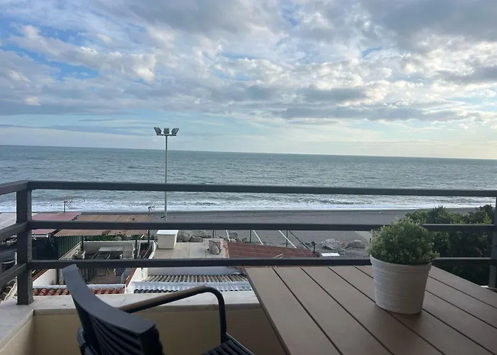 Maravilloso apartamento en primera linea de playa con vistas al mar en Caleta de Vélez 2 D