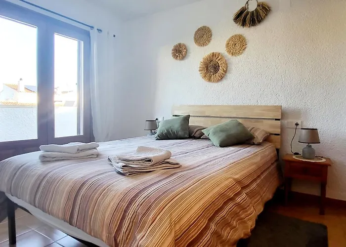 La Casita Denia, Charming 2Br Townhouse With Shared Pool, 1Km To Beach