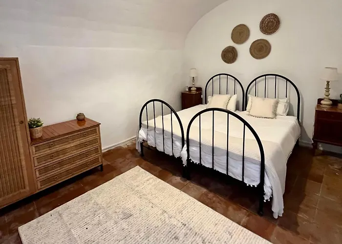 Casa Con Jardin Y Barbacoa